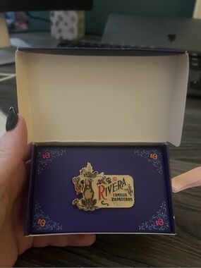 Disney Coco Dante Rivera Familia De Zapateros Holiday Ornament Gift Box Pin